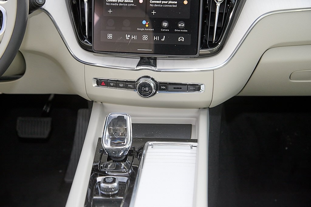 2026 VOLVO XC60 - Image 27