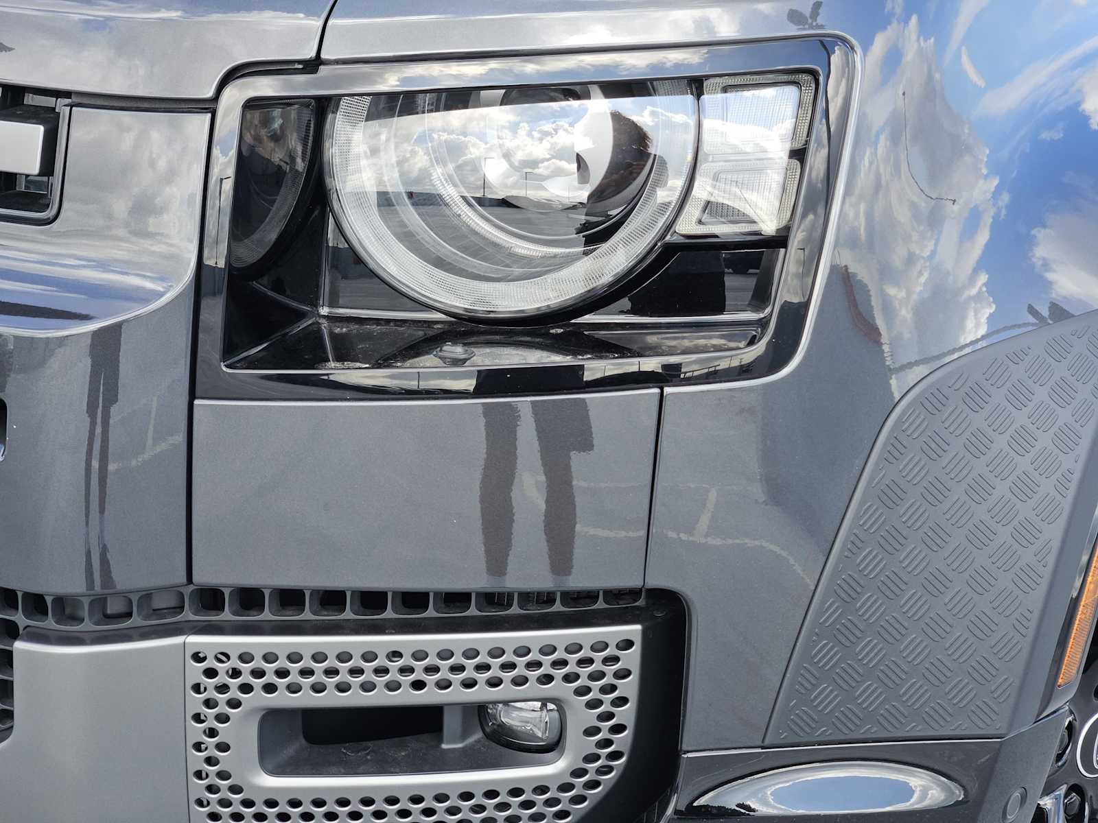2025 Land Rover Defender 130 V8 photo 8