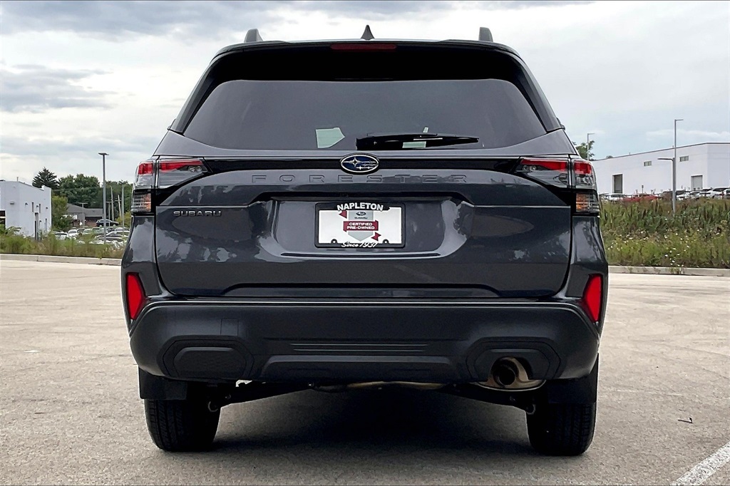 2025 Subaru Forester Premium photo 2