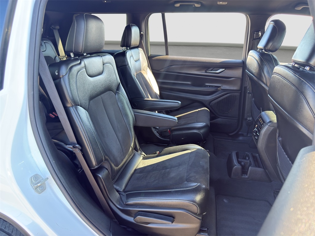 2023 Jeep Grand Cherokee Laredo Altitude photo 19