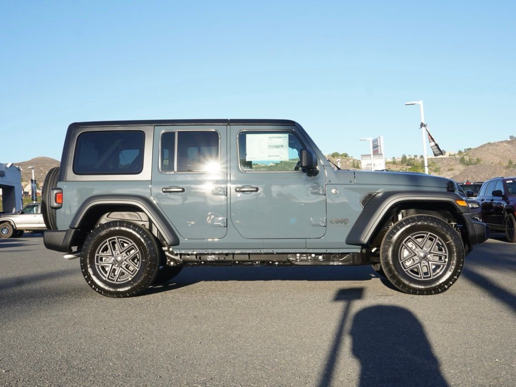 New 2026 Anvil Clear-Coat Exterior Paint Jeep 4-Door Sport S image 2