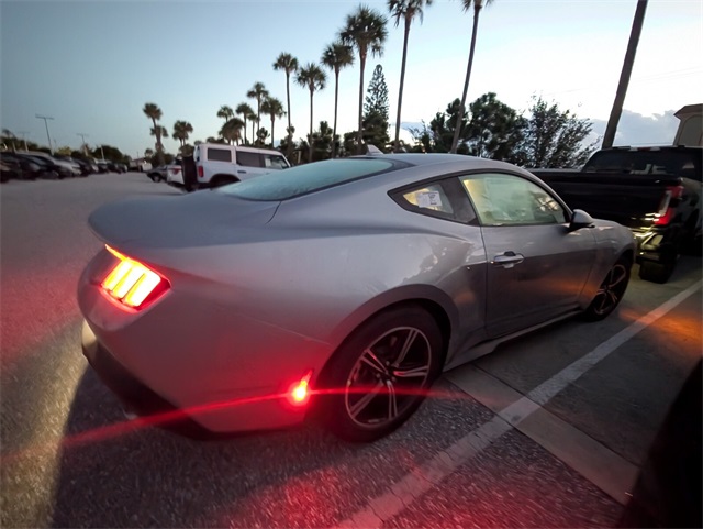 2025 Ford Mustang EcoBoost photo 8