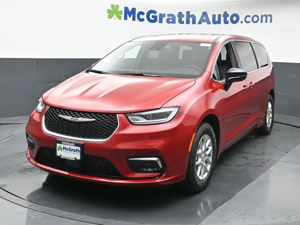 2026 Chrysler Pacifica photo 16
