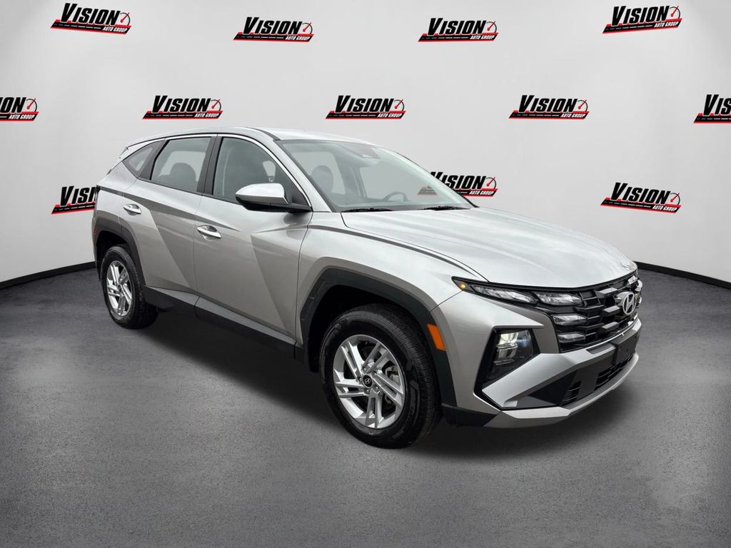 2025 Hyundai Tucson SE photo 3