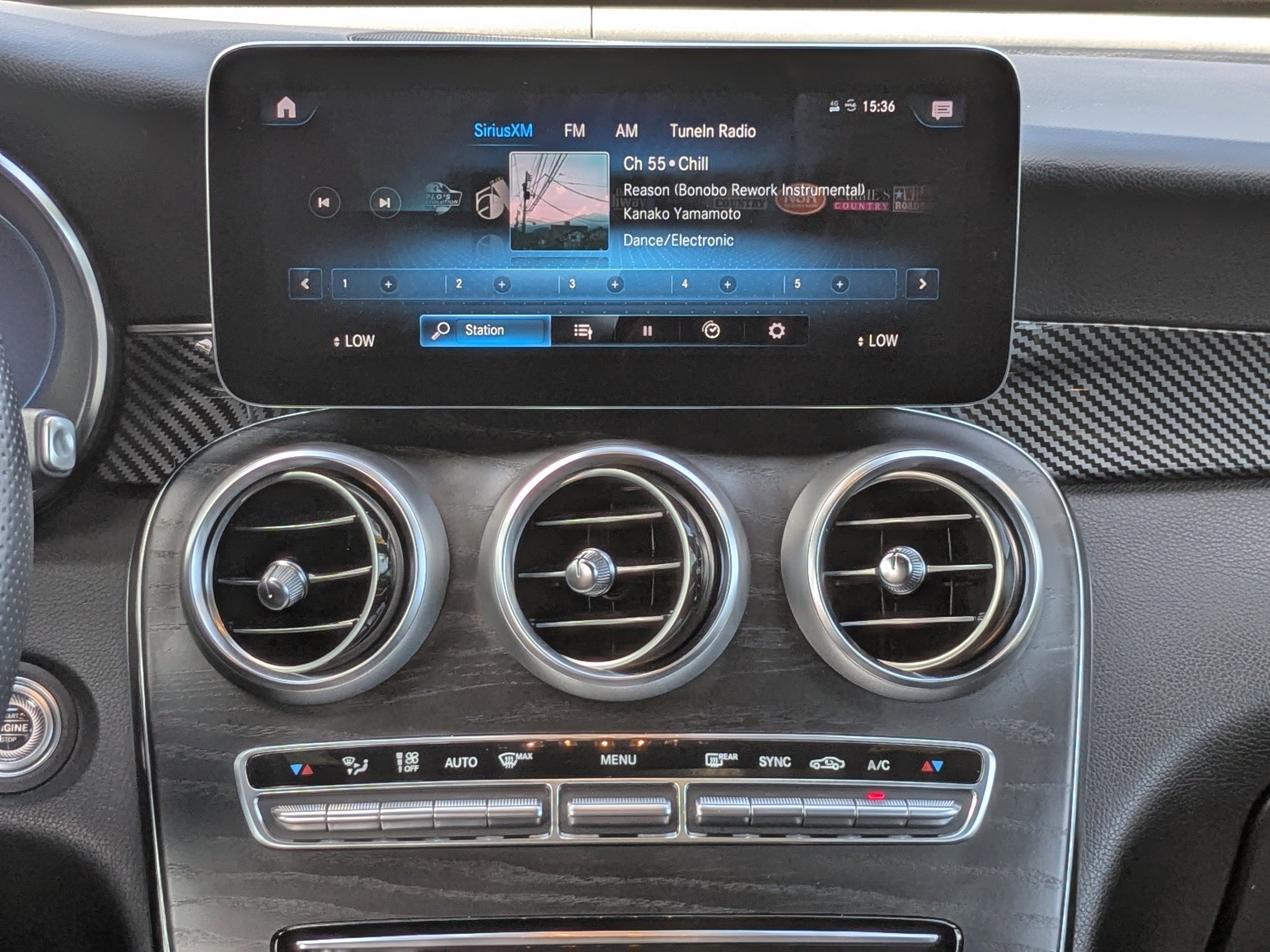 2022 Mercedes Benz GLC 300 photo 13