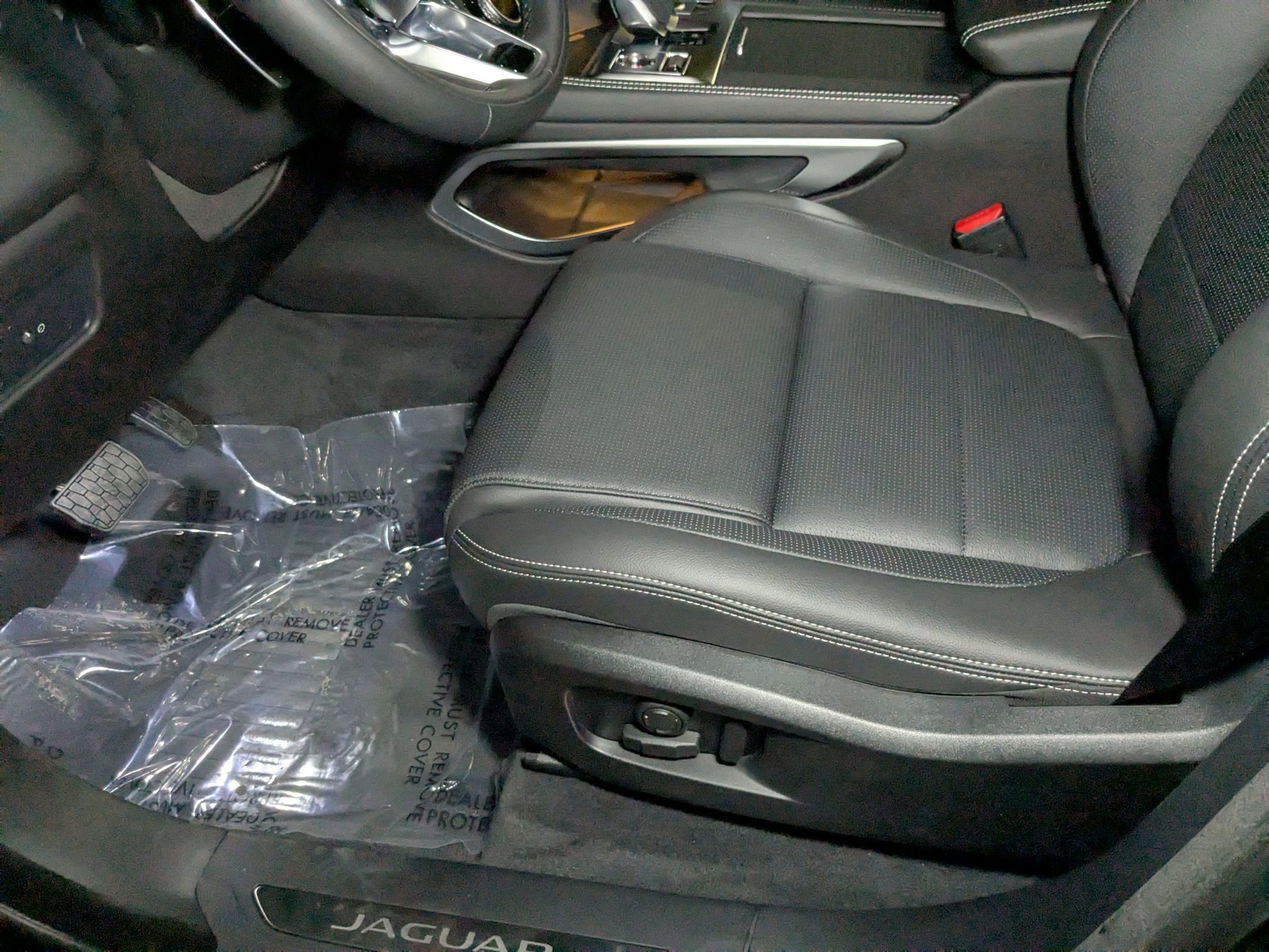 2025 Jaguar F-PACE P250 R-Dynamic S photo 4