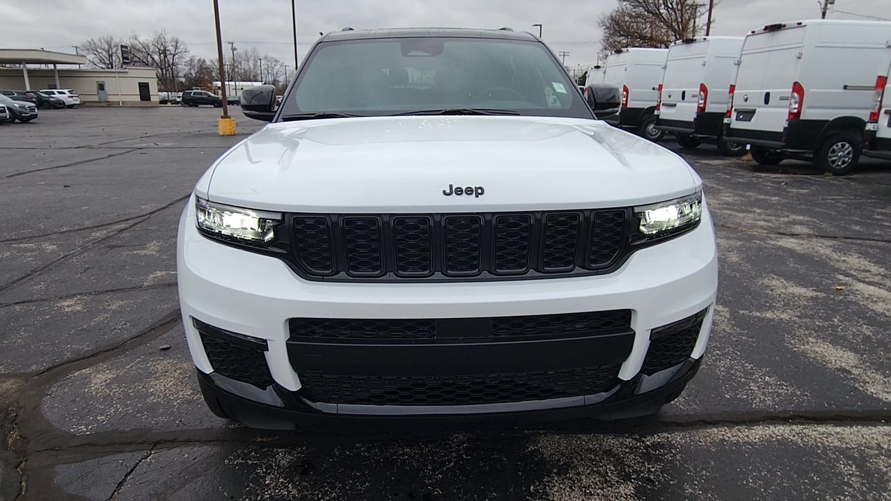 2025 Jeep Grand Cherokee Limited photo 3