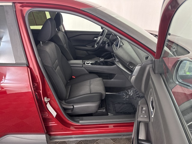 2024 Nissan Rogue SV photo 10