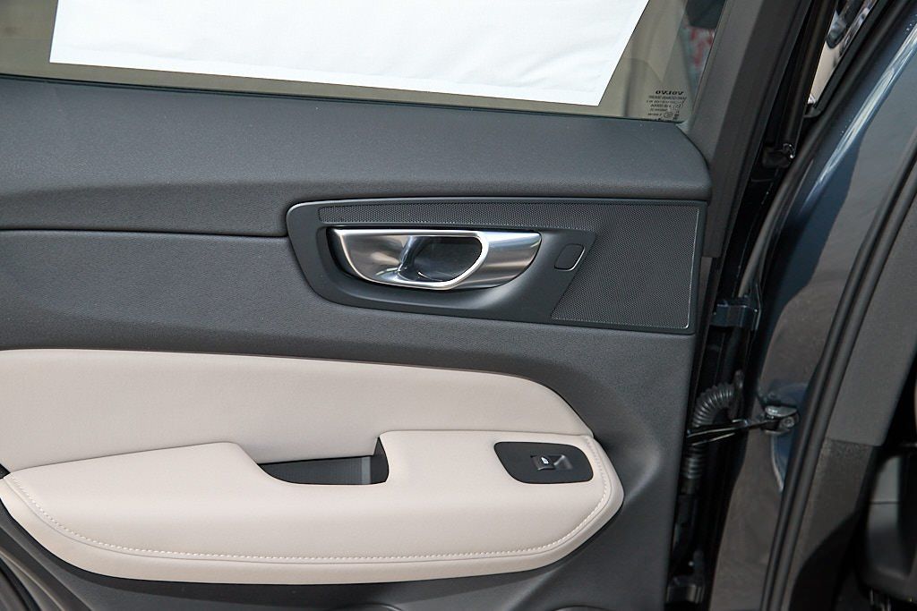 2026 VOLVO XC60 - Image 18