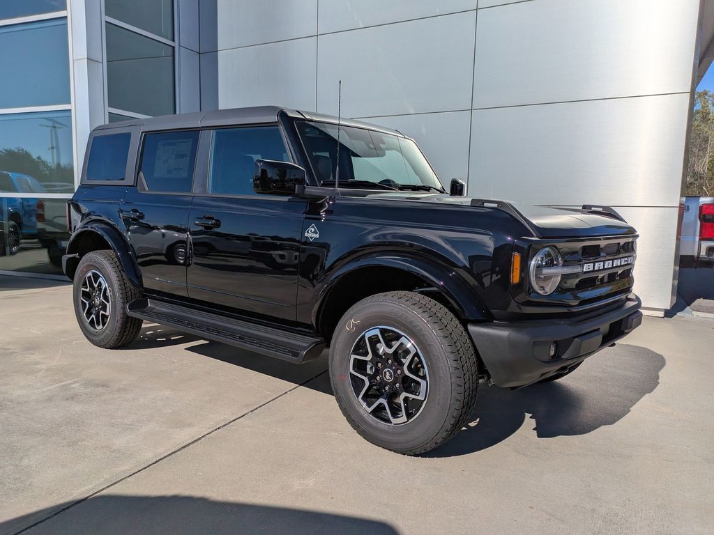 2025 Ford Bronco Outer Banks photo 2