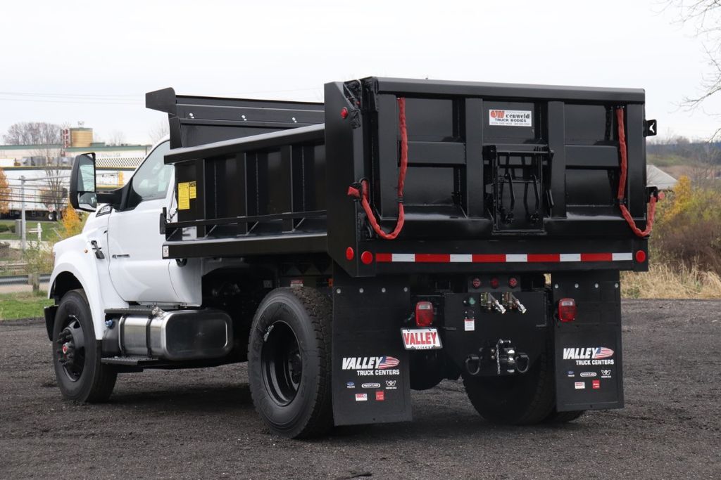 2025 Ford F-750 photo 5