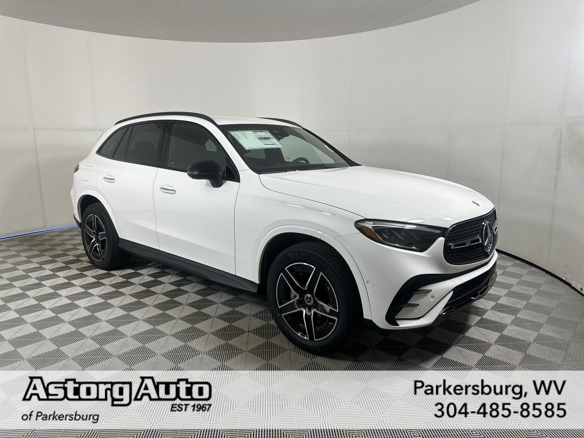 2025 Mercedes-Benz GLC Base's photo