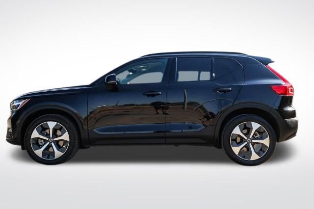 2024 Volvo XC40 Core AWD photo 4