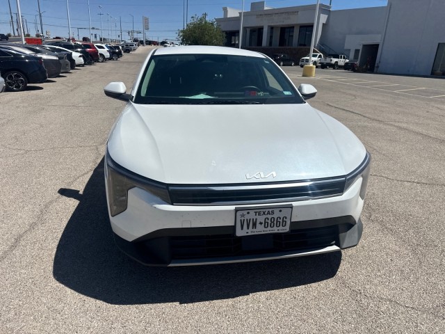 Used 2025 Snow White Pearl Kia EX image 3