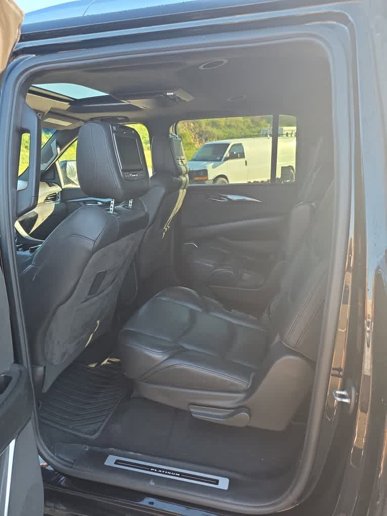 2016 Cadillac Escalade ESV Platinum photo 6