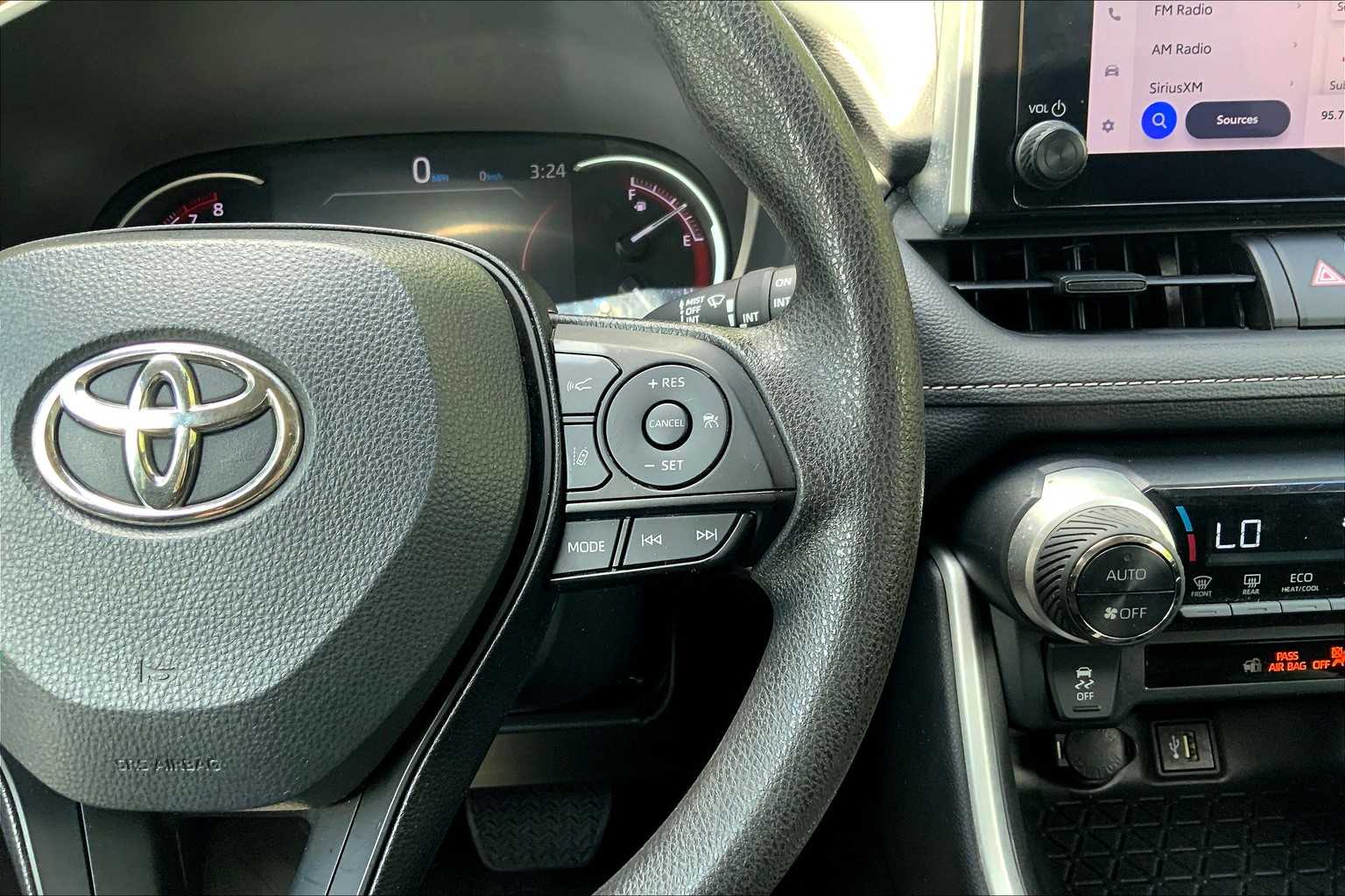 2023 Toyota RAV4 XLE photo 23