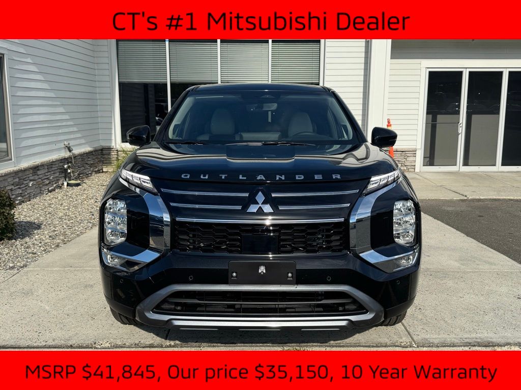 2025 Mitsubishi Outlander SE photo 2