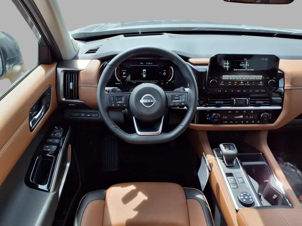 2025 Nissan Pathfinder Platinum photo 2