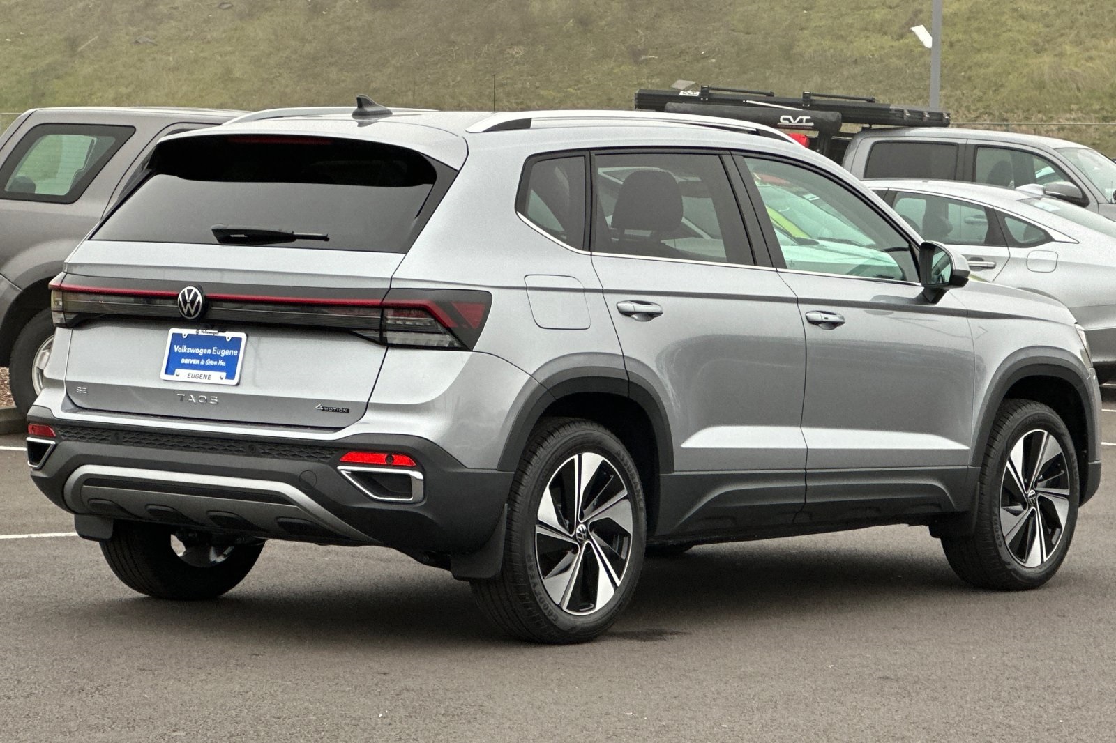 2025 Volkswagen Taos SE photo 3