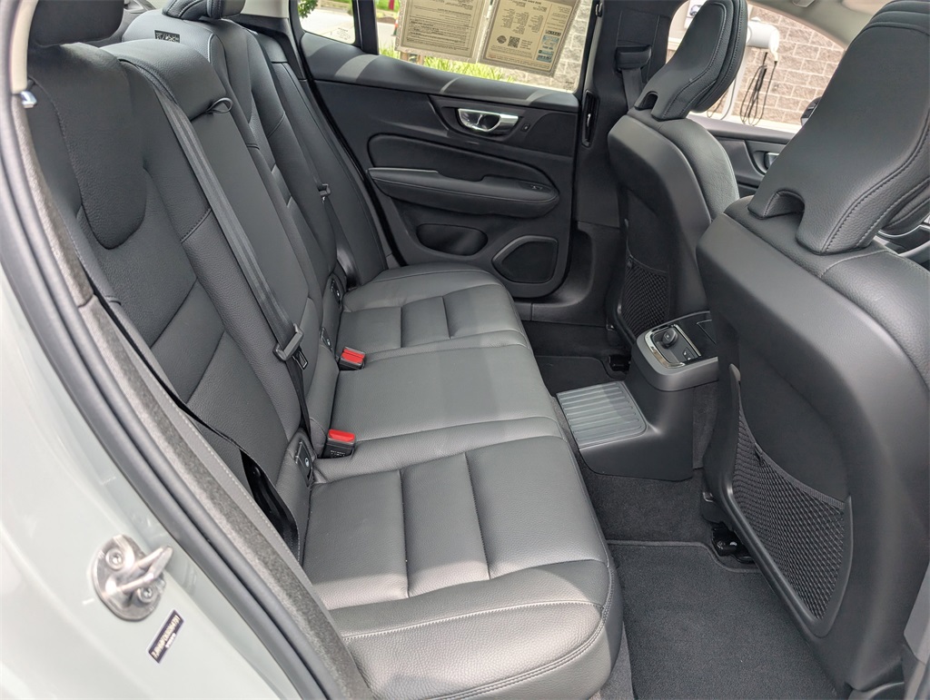 2025 Volvo S60 T8 Plus photo 3