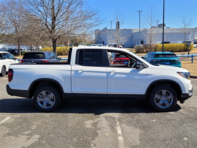 2025 Honda Ridgeline TrailSport photo 2