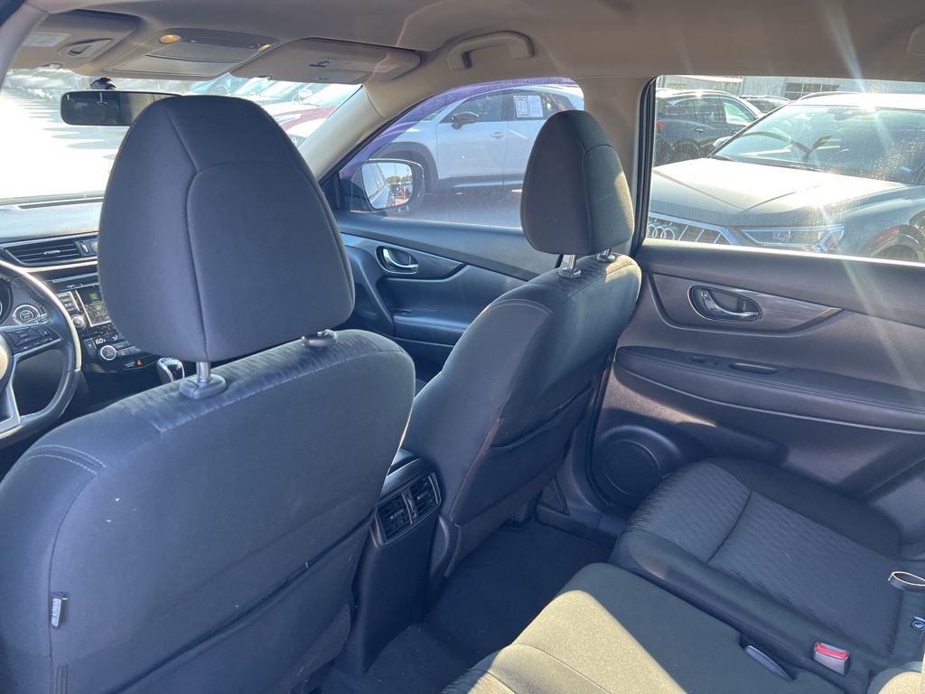 2018 Nissan Rogue SV photo 21