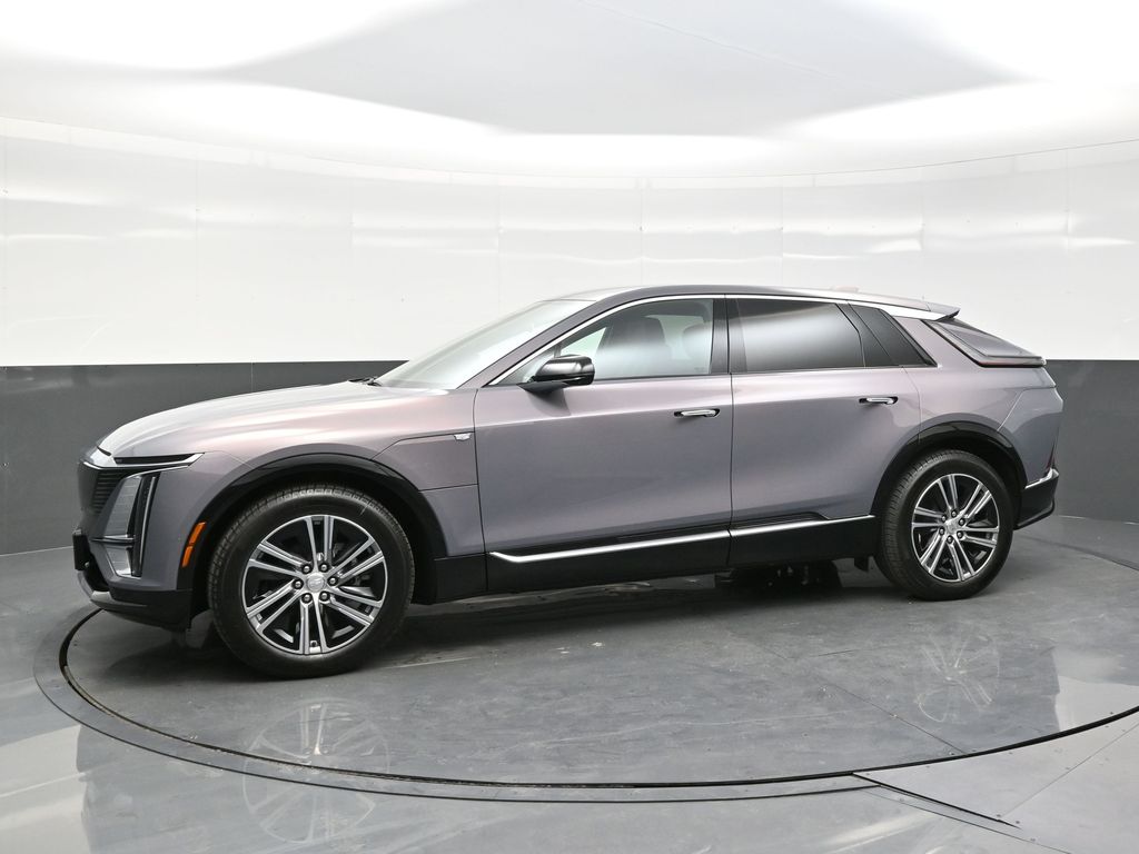 2025 Cadillac Lyriq Luxury photo 2
