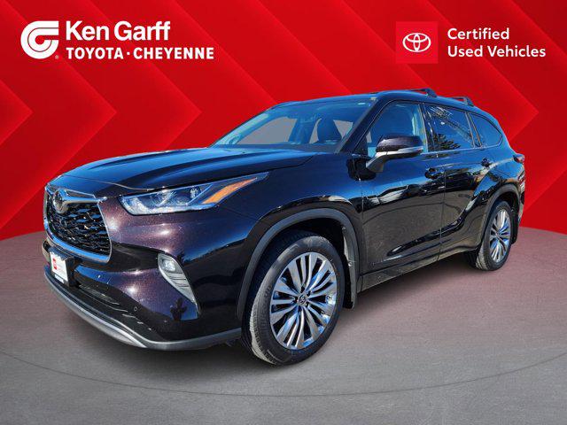 2022 Toyota Highlander Platinum's photo
