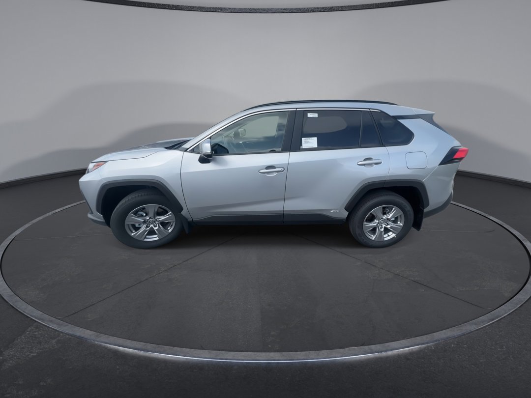 2025 Toyota RAV4 Hybrid XLE photo 5