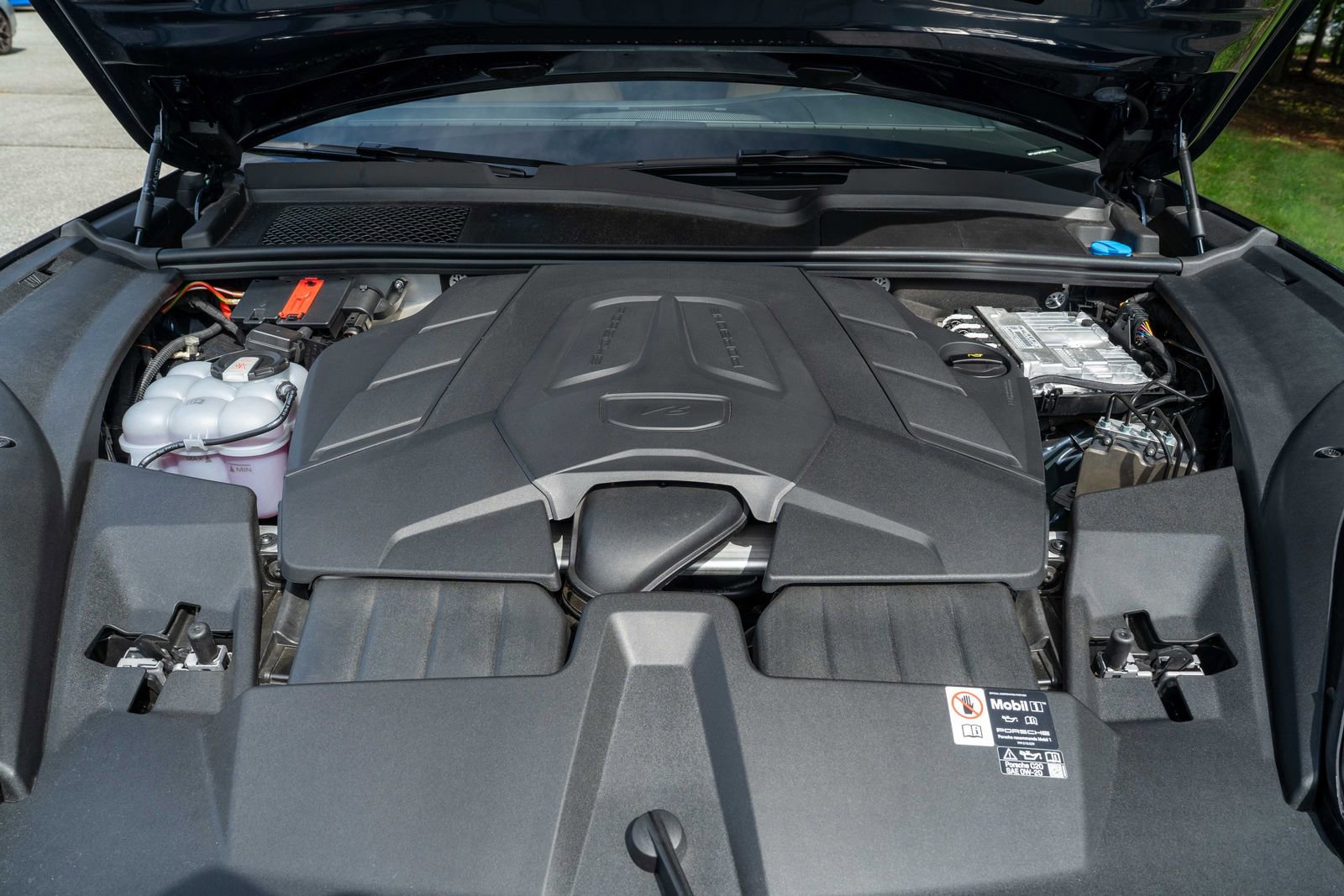 2025 Porsche Cayenne Base photo 17
