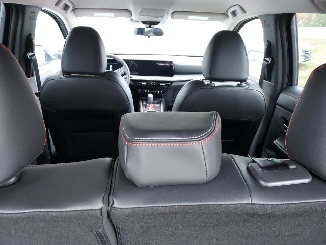 2026 Nissan Kicks SR photo 4