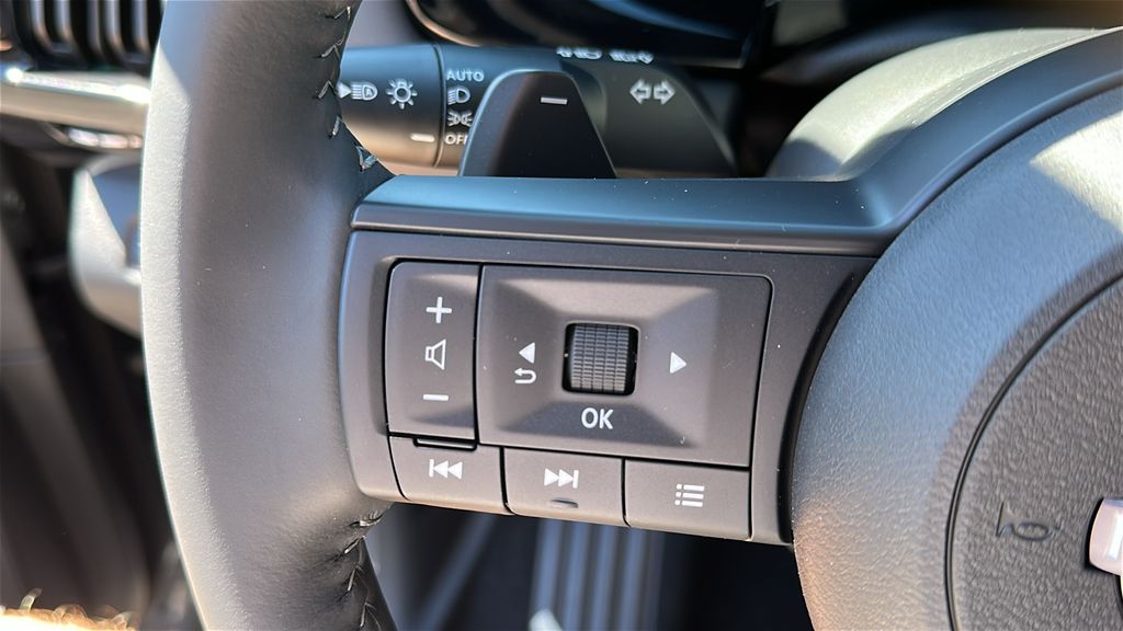 2025 Nissan Pathfinder SV photo 13