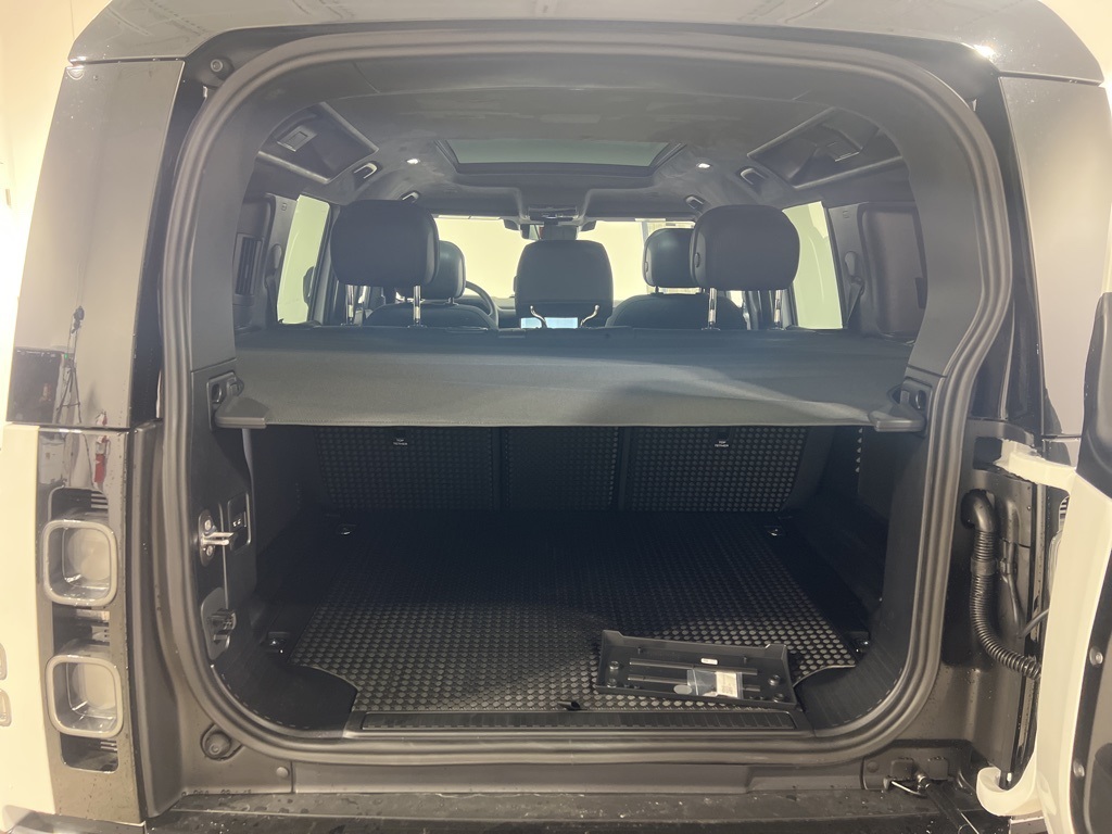 2025 Land Rover Defender 110 V8 photo 25