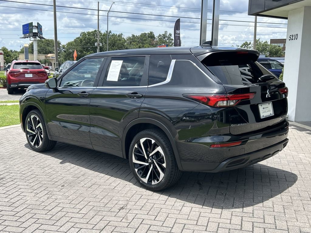 2022 Mitsubishi Outlander ES photo 4