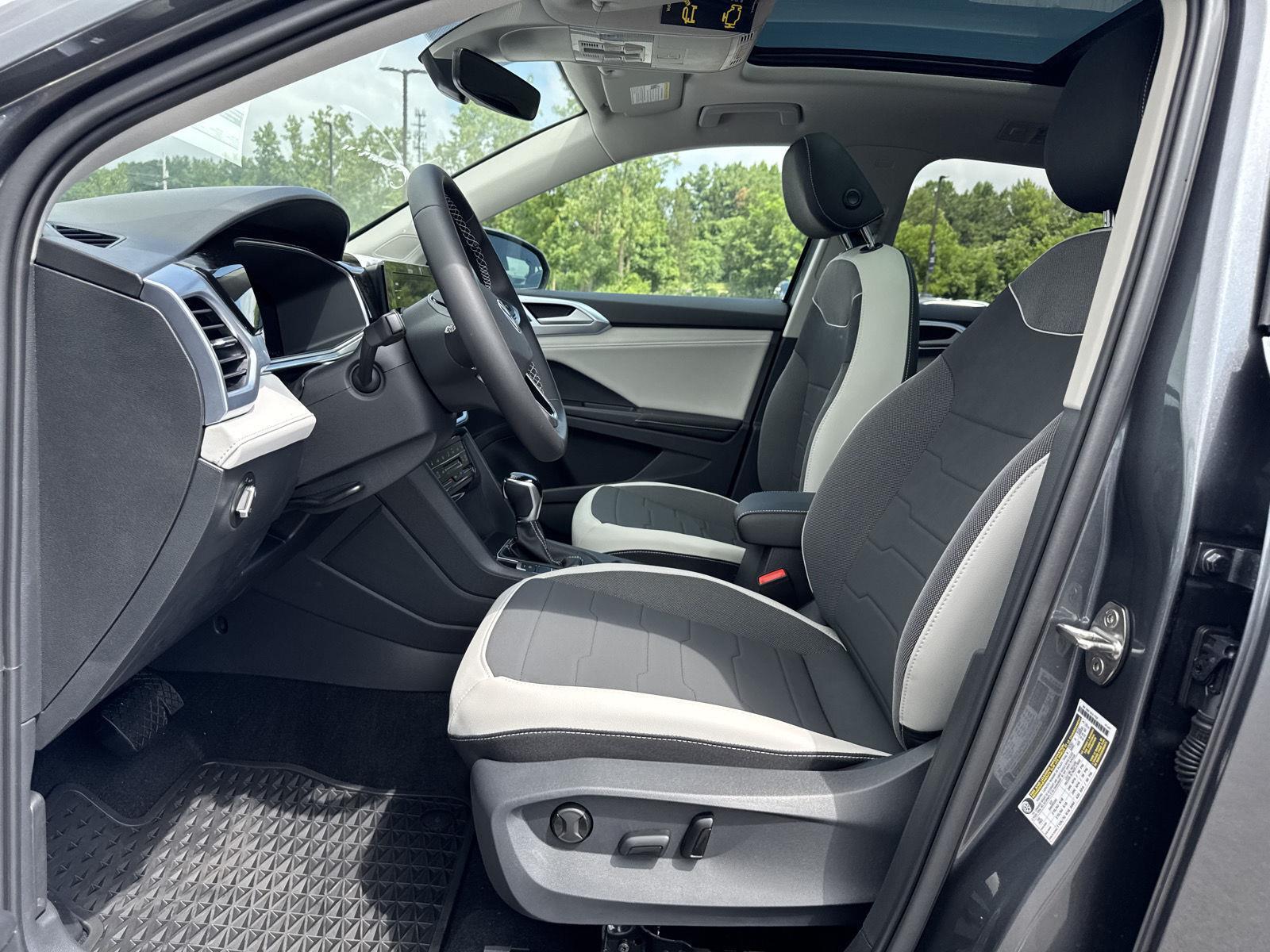 2025 Volkswagen Taos SE photo 11