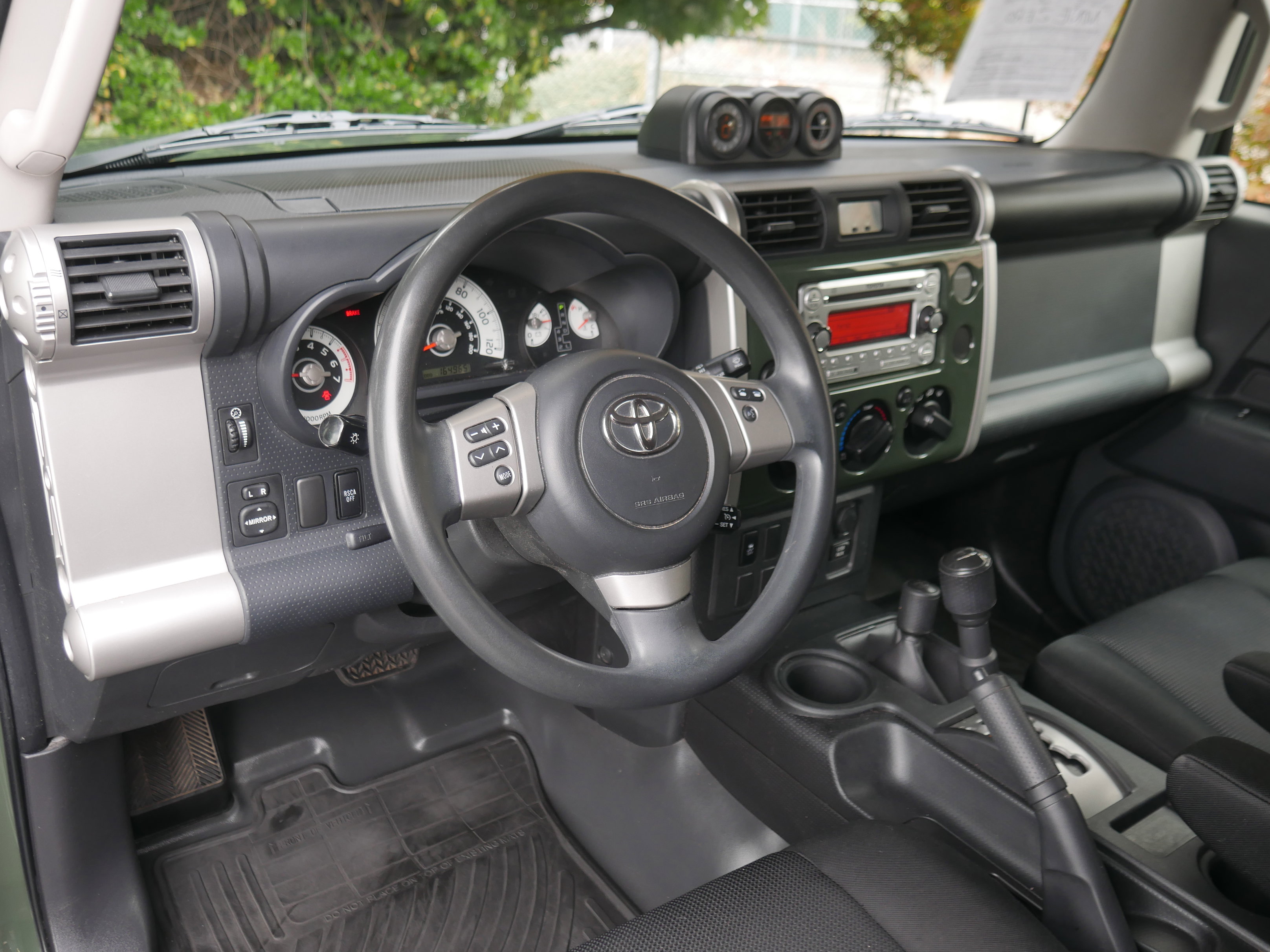 2014 Toyota FJ Cruiser Trail Teams Special Edition photo 3