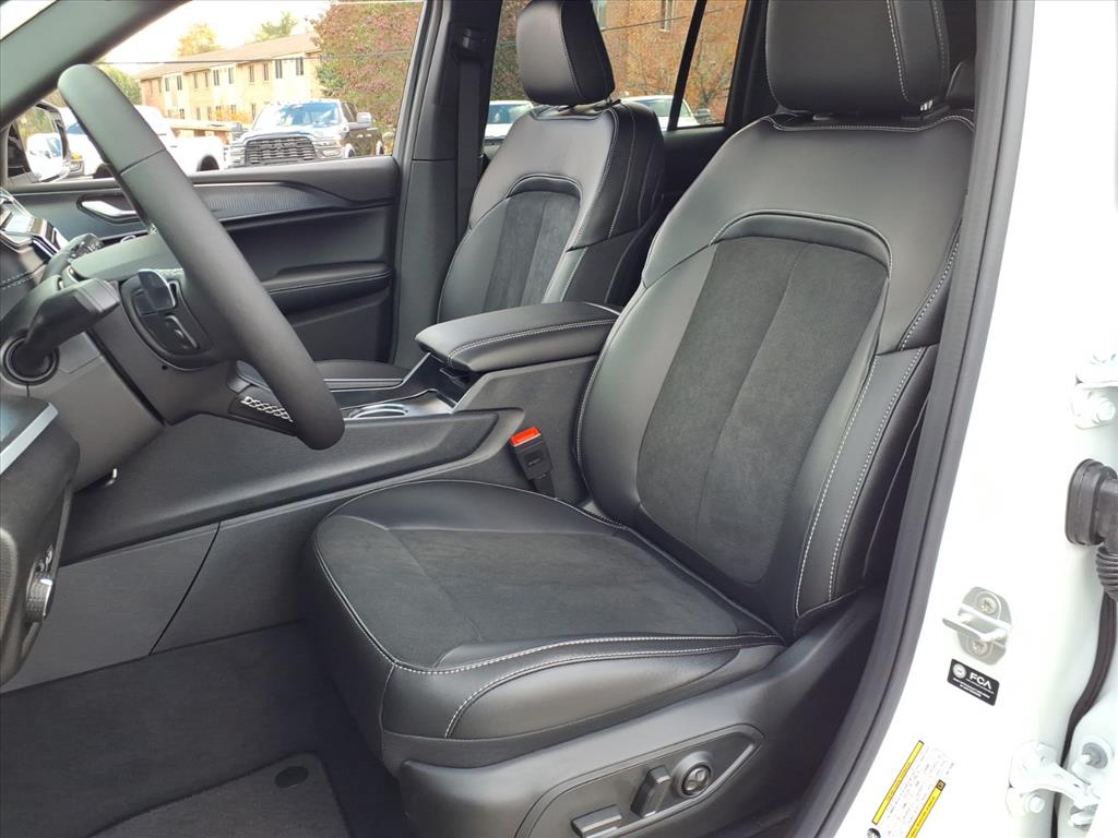 2025 Jeep Grand Cherokee Altitude X photo 4