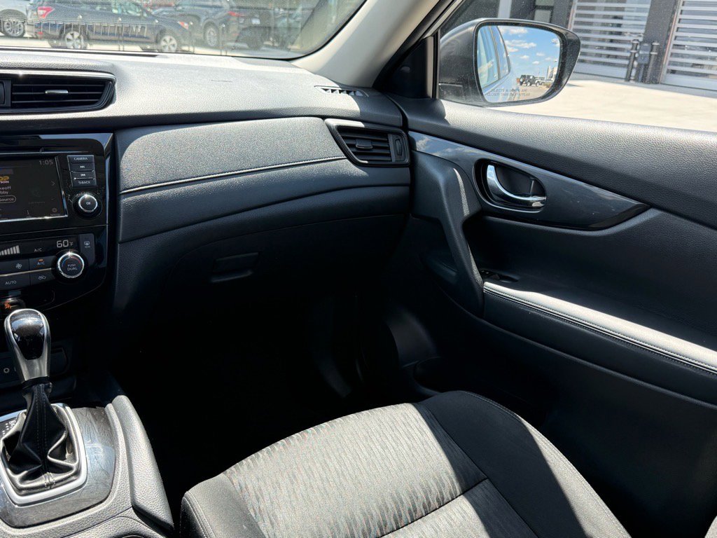 2020 Nissan Rogue SV photo 12