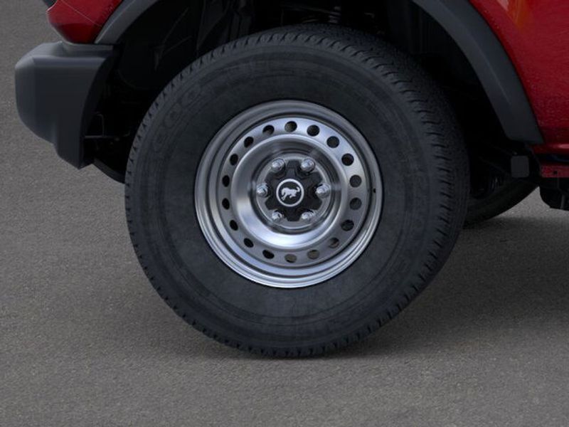 2025 Ford Bronco Base photo 19