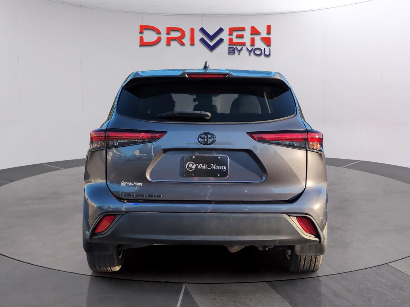 2023 Toyota Highlander L photo 2