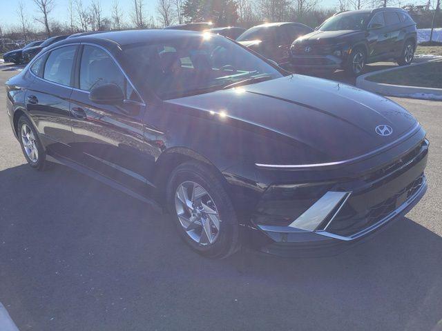 2025 Hyundai Sonata SE photo 3