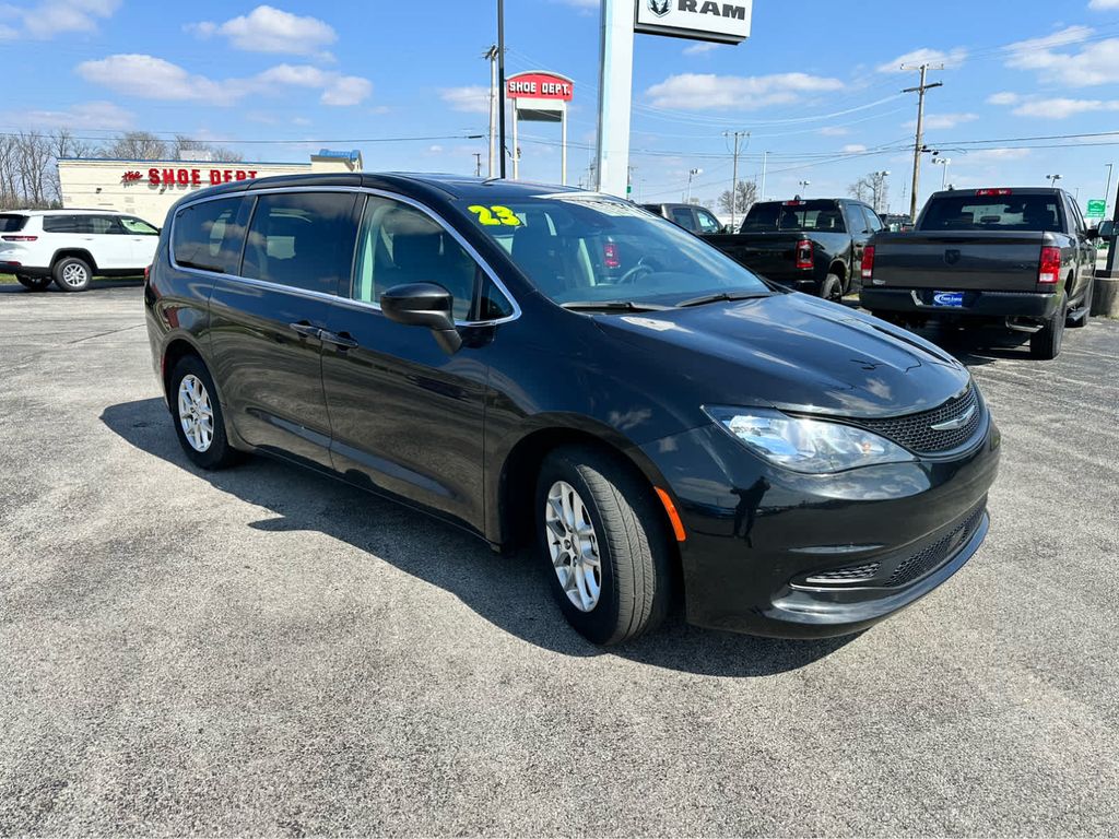 2023 Chrysler Voyager LX photo 4