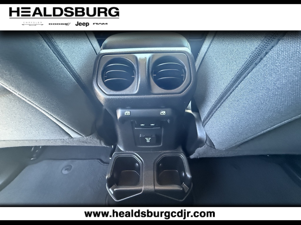 2024 Jeep Wrangler Sahara photo 12