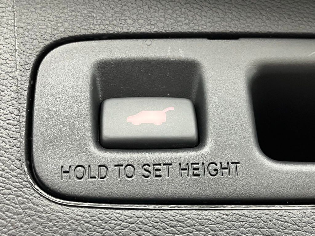 2022 Honda CR-V Hybrid Touring photo 12