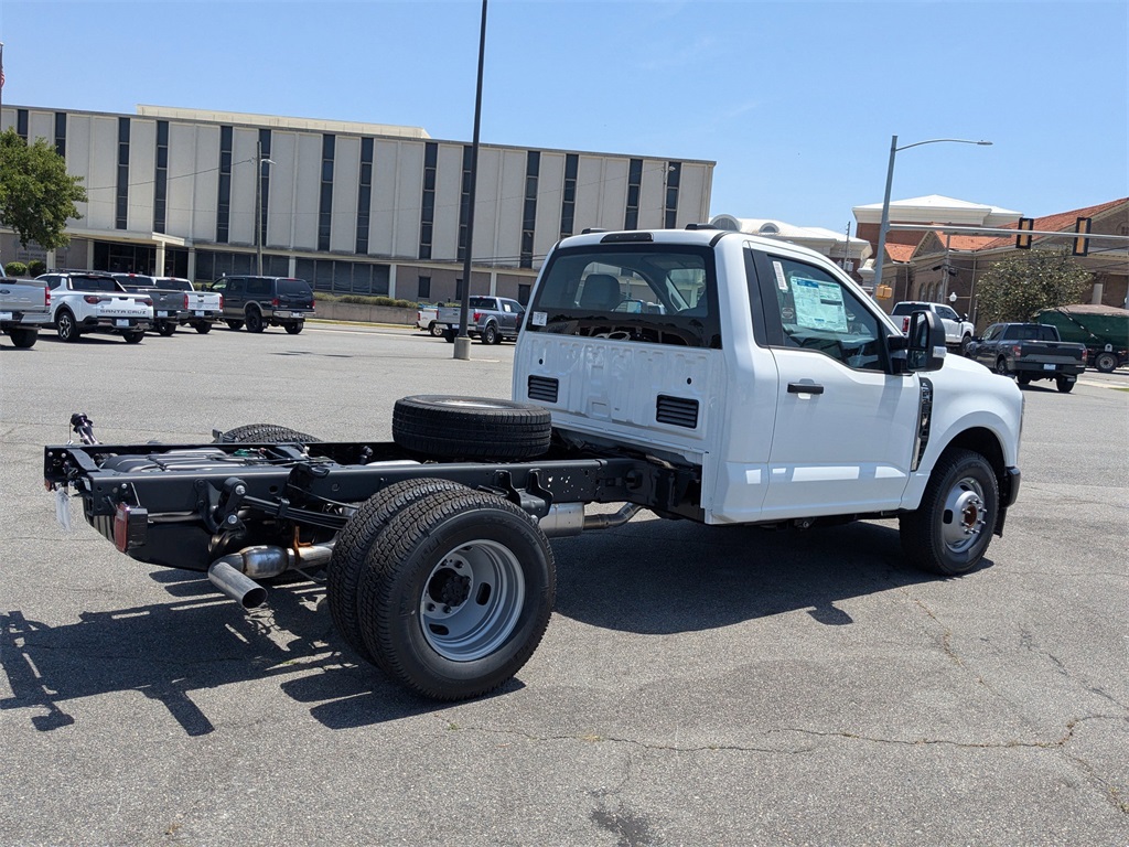2025 Ford F-350 XL photo 4