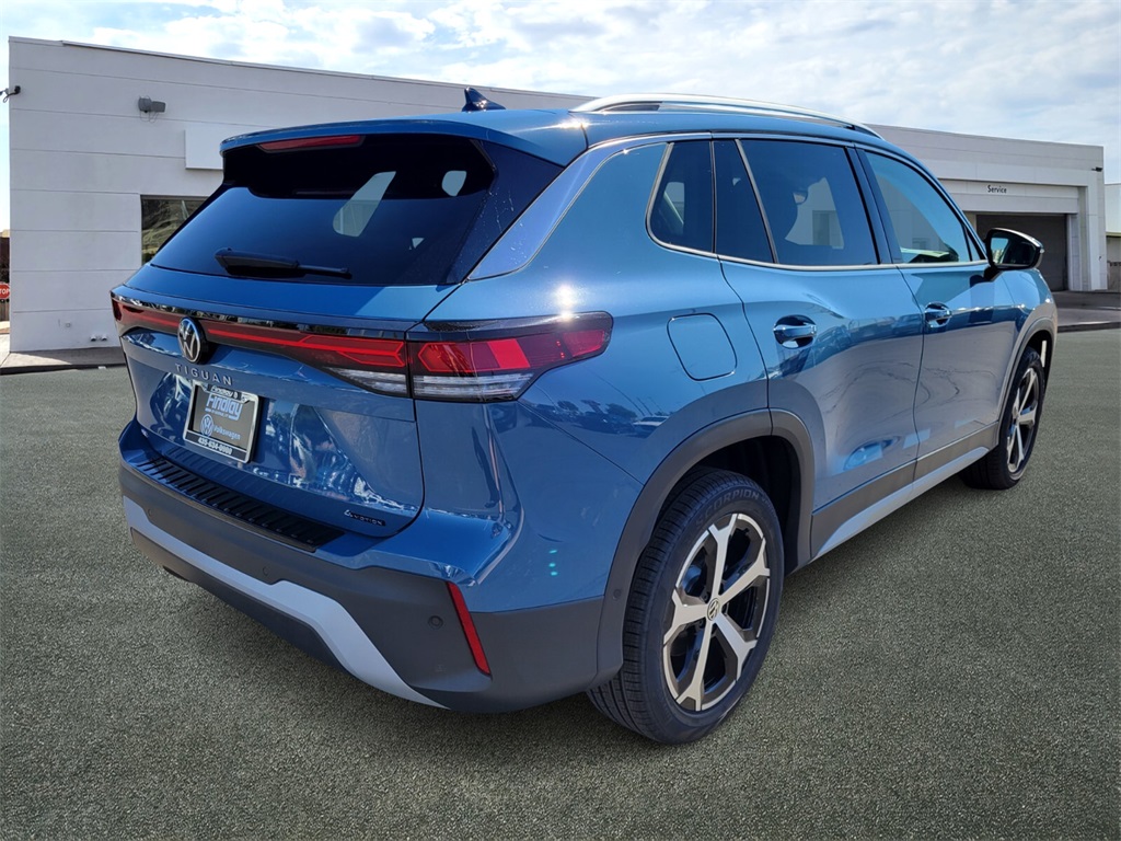 2025 Volkswagen Tiguan SE photo 3