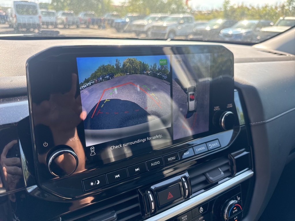 2023 Nissan Pathfinder SL photo 9
