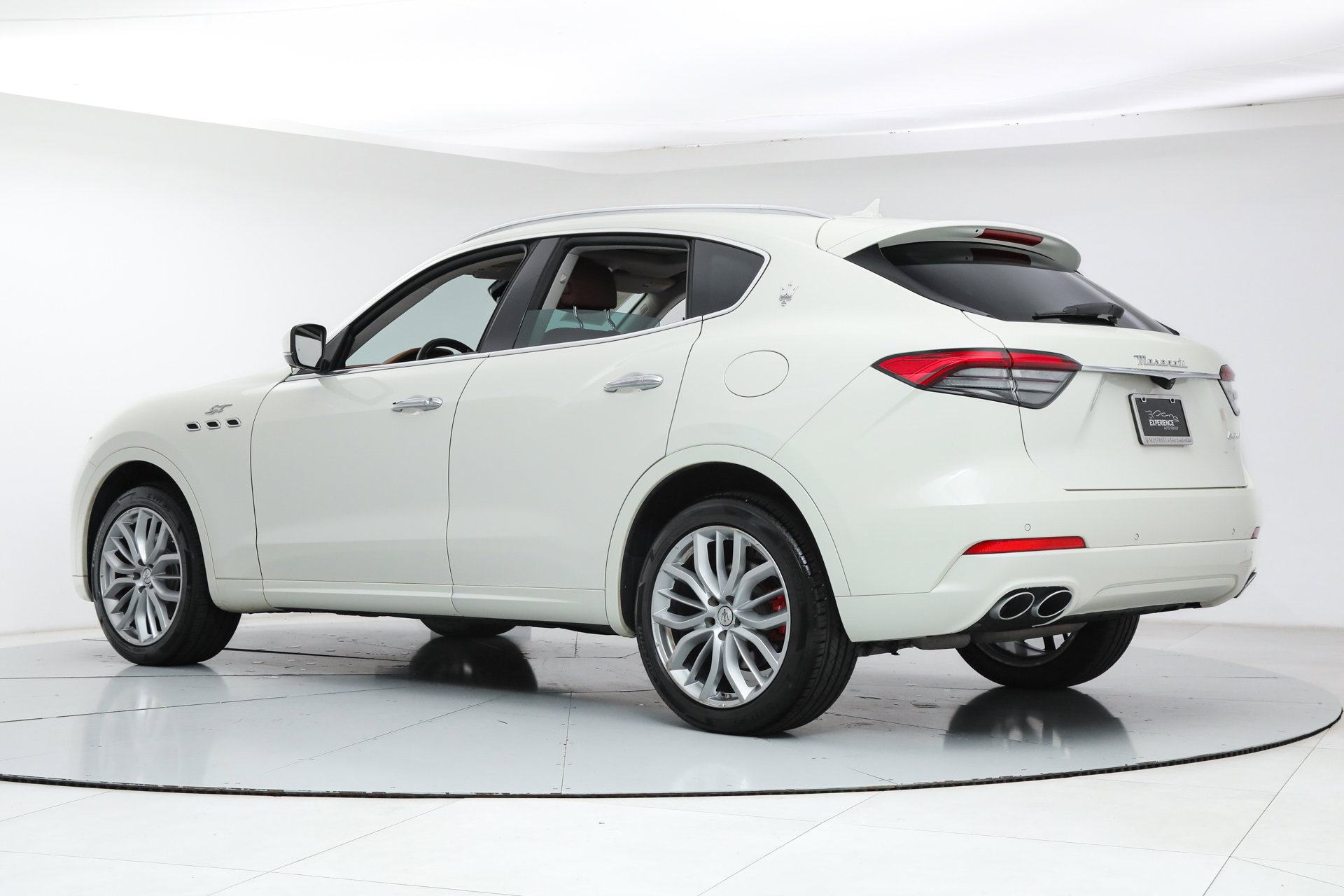 2022 Maserati Levante GT photo 2