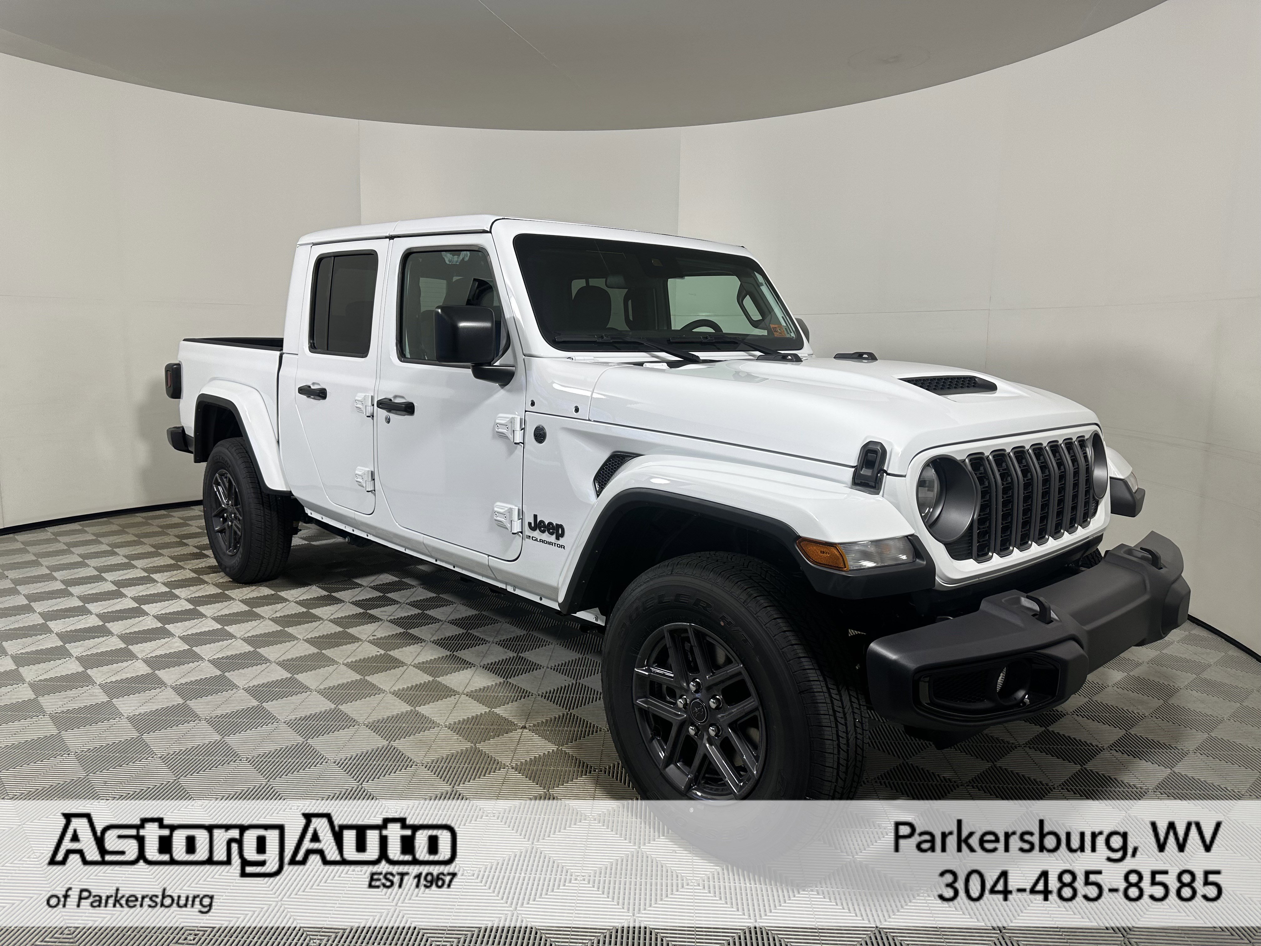 2025 Jeep Gladiator Sport S's photo