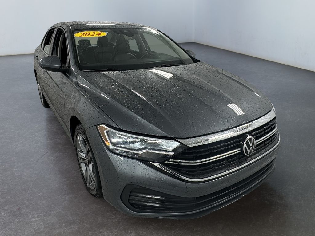 2024 Volkswagen Jetta SE's photo